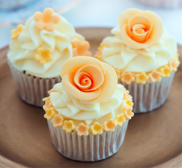 (abierto) Veintisiete  Orange-cupcakes